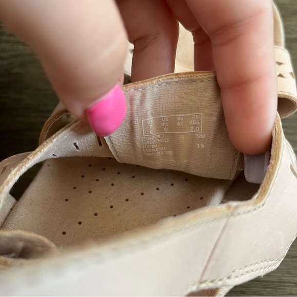 Beige cream three strap clarks sandal - Picture 6 of 7
